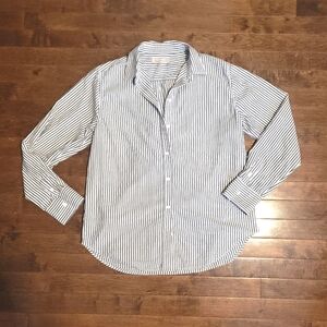 Everlane 100% cotton grey and white button up shirt size 4